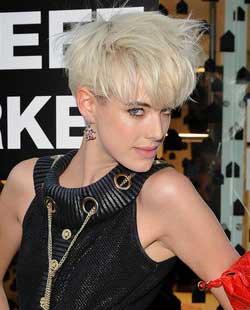 Agness Deyn with bedhead look