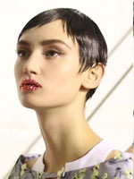 dior model with pixie haircut