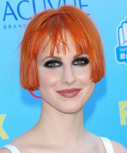 hayley williams from August 2013 with short pageboy or bob hairstyle - teen choice award