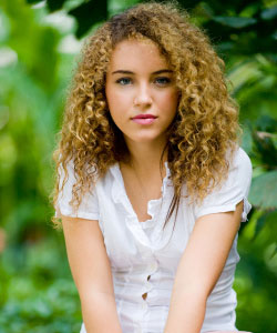 model with natural curly hair