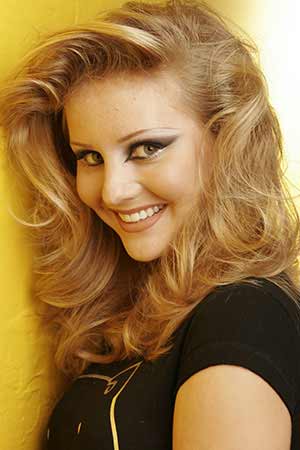 Natural Looking wavy hair with volume