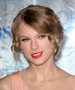 Taylor Swift with pinned-up hairstyle