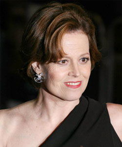 sigourney weaver stylish short bob