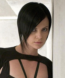 Charlize Theron as aeon flux with short hair and black hair color