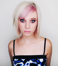 Short Hair - White blond and pink highlight