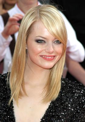 Pale skin with green eyes - Blonde hair - Emma Stone